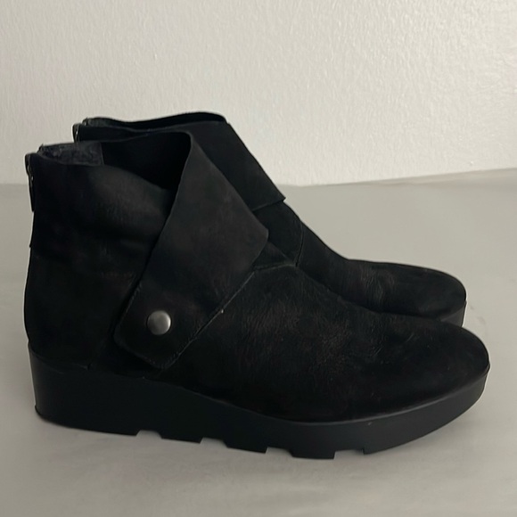 Eileen Fisher Tread Tumbled Nubuck Leather Black Wedge Ankle Booties Size 8